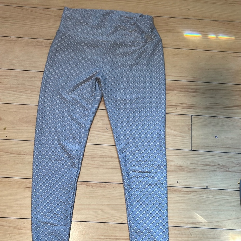 Grey leggings honeycomb butt lift